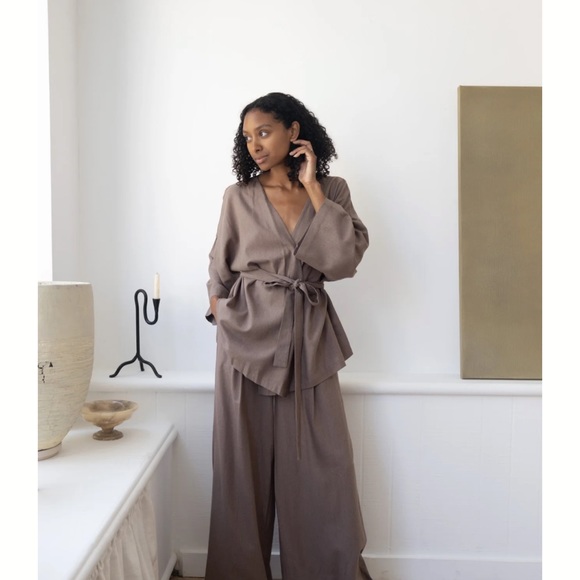 💥LAST CHANCE💥 NWT Laude the Label Hepburn Pleated Trouser Pant - Morel Silk Noil - Picture 4 of 17